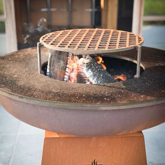 cosy & trendy - White fire BBQ mit Grillrost