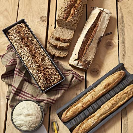 Frisches Brot selber backen mit den Backformen von de Buyer