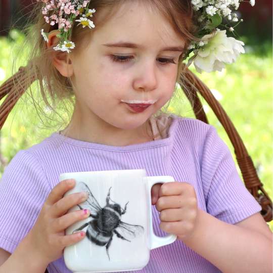 mittelpunkt - Wie für Kinder gemacht: Henkelbecher mit Hummelmotiv