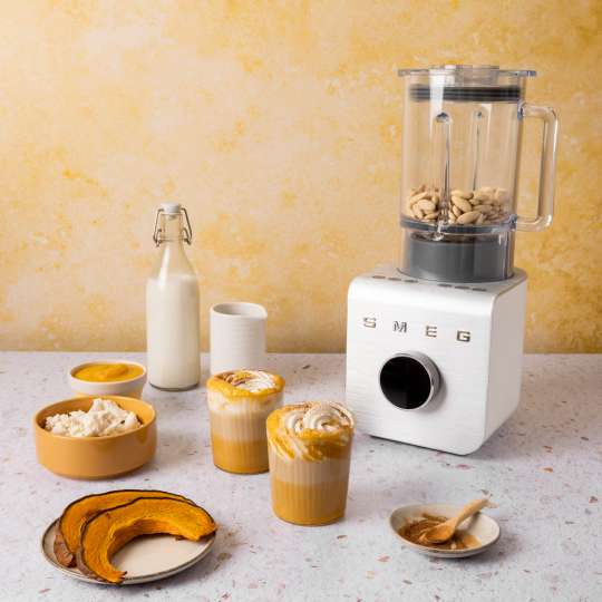 smeg - Blitzschnell einen gesunden Spice Latte zaubern mit dem Power-Blender