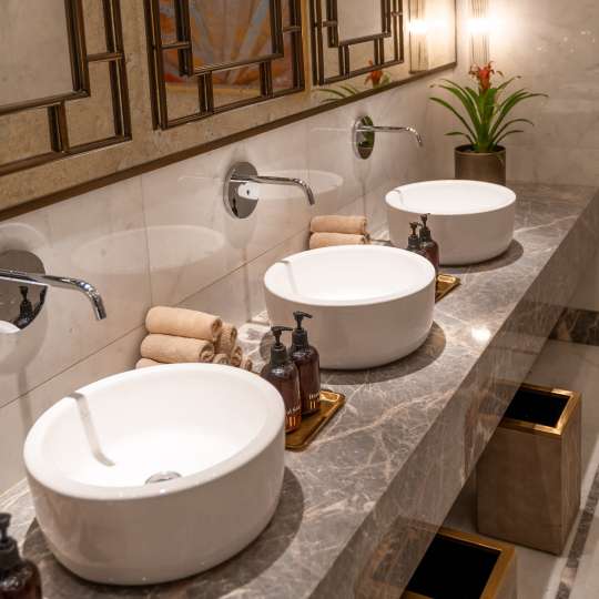 The Ritz-Carlton Hotel - Traum in Marmor: Waschtische von Villeroy & Boch
