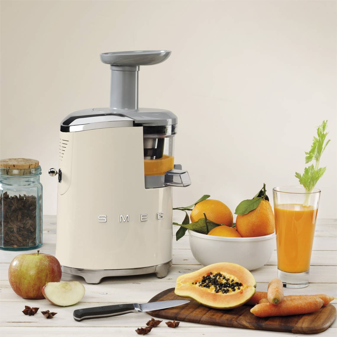 SMEG Juicer SJF01CREU Creme_Milieu