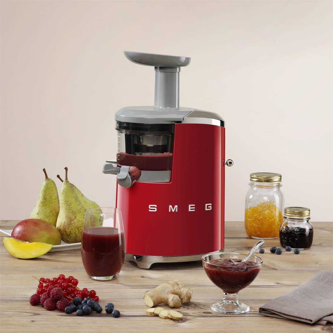 SMEG SJF01RDEU Rot Juicer_Milieu