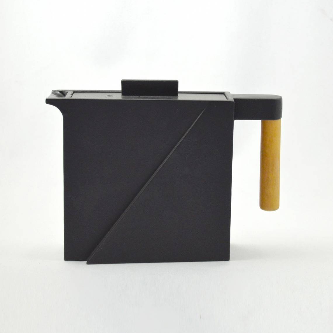 JA-UNENDLICH: Teekannen aus Gusseisen, Bauhaus, Modell Fuchi, 0,7 l, 9000