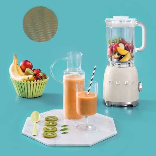 SMEG Kuechenhelfer Standmixer Creme_Szene