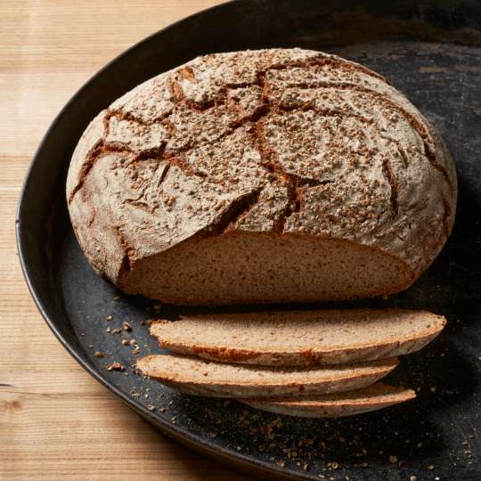 Bauernbrot mit Gewürzkruste