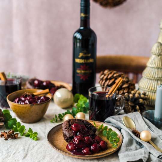 Freixenet Mederano Glühwein Schokoladen Souffle mit Glühweinkirschen