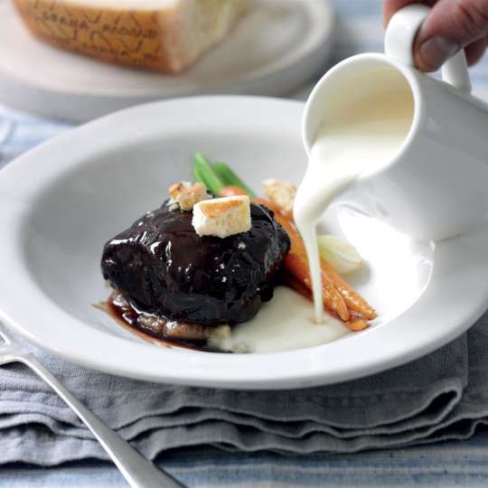 Geschmorte Rinderbacken mit Grana Padano Fondue