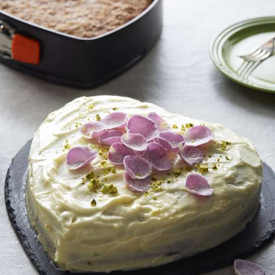 Le Creuset - Passion Cake mit Zitronenglasur in Herz-Springform
