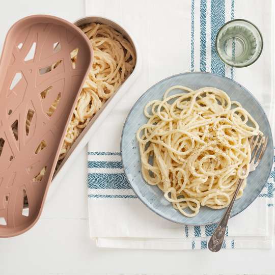 Lekue - Quick Pasta Cooker - Spaghetti serviert