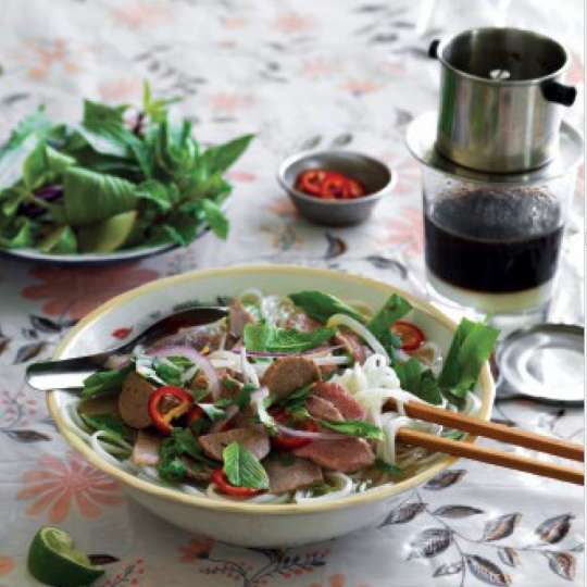 RINDFLEISCH-PHO IM SAIGON-STIL