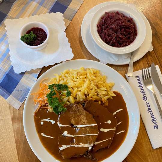 Bayerischer Hirschrahmbraten mit „Wuiderer