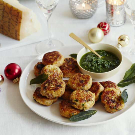 Weihnachts-Knödelchen mit Grana Padano Brunnenkresse Dip