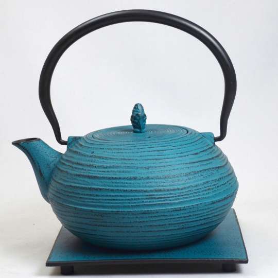 Blumig und Maritim: Teekannen von ja-unendlich / Teekanne, Modell LWH, blau