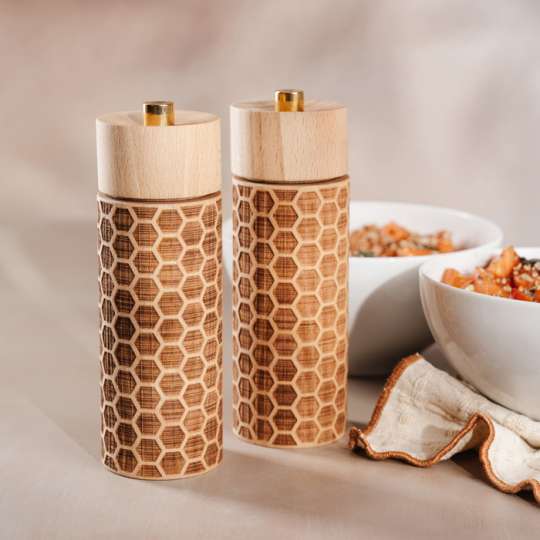 Salz- und Pfeffermühle mit Honigwabenmuster