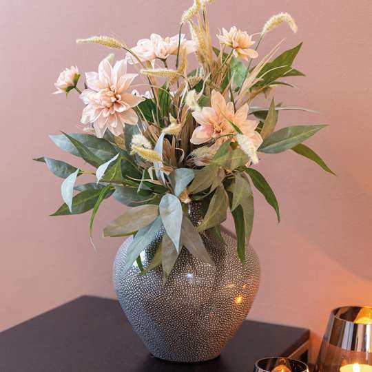Kunstblumen in Vase