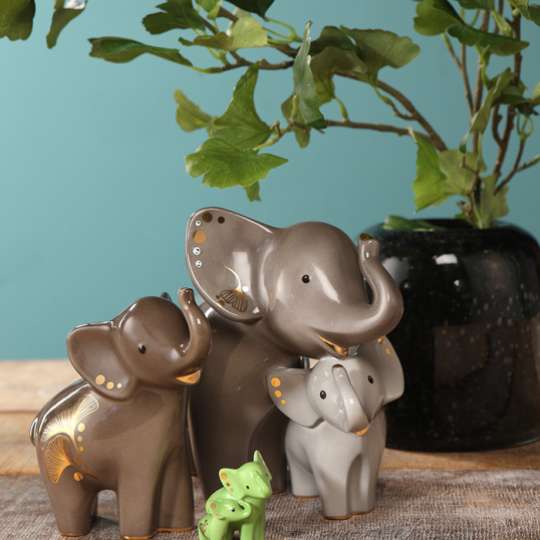 Elefantenfamilie aus Porzellan
