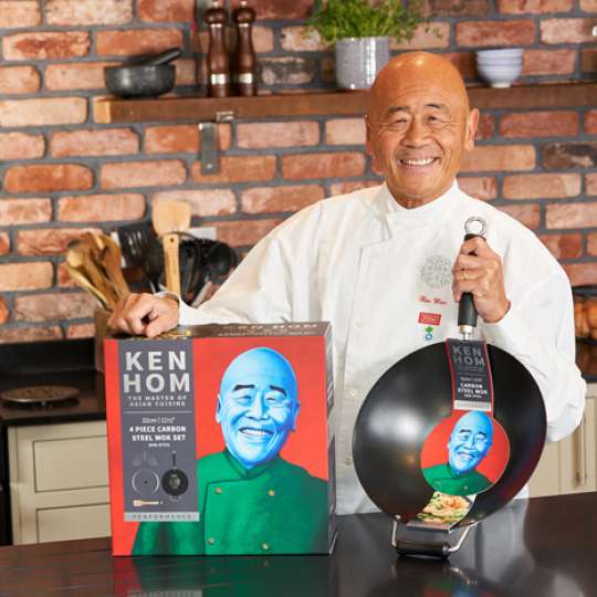 Ken Hom-Produkte bei DKB  - Eine Ikone der asiatischen Küche