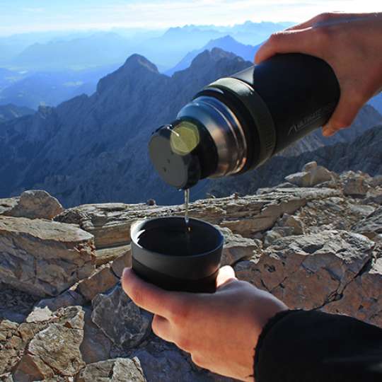 Abenteuer-Träume  - Mountain Beverage Bottle von Thermos