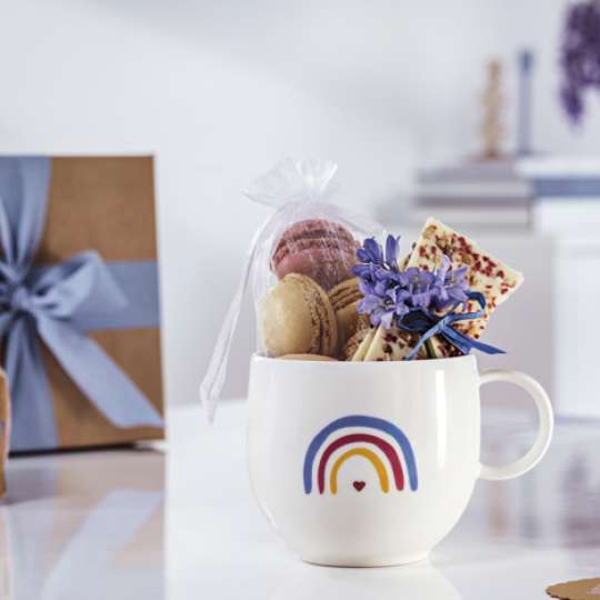 Tasse mit Regenbogen