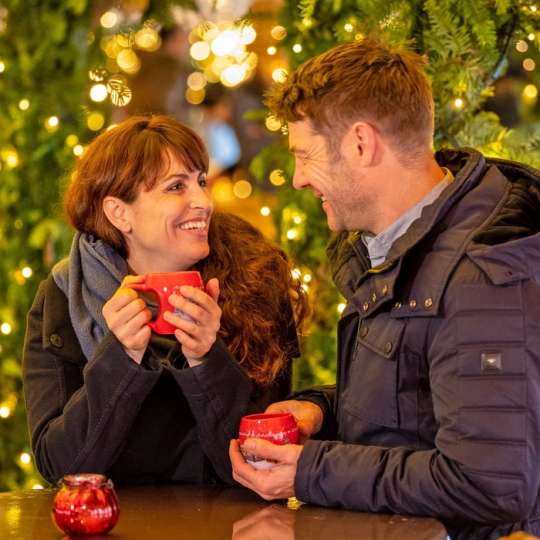 Vorweihnachtliche Stimmung bei einem wärmenden Getränk