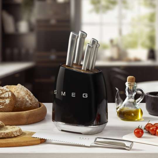 Echt scharfes Design: Smeg stellt neuen Messerblock im 50’s Style vor