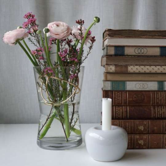 Für die schönsten Blumenarrangements - die Vasen Sphere von Born in Sweden - Größe Medium