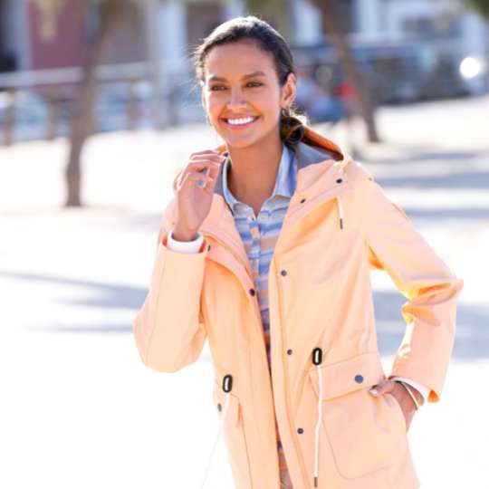 Jacke im trendigen Peach Fuzz